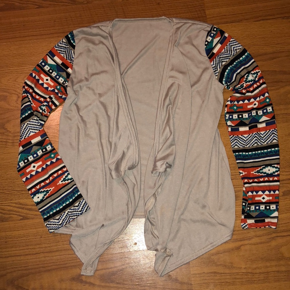 BRAND NEW WOMANS LONG SLEEVE TOP SZ.S